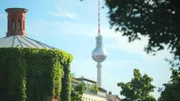 Trend-Nudeln aus China, veganes Sternerestaurant, viele Lieblingscafés. Man sollte wieder einmal im Prenzlauer Berg vorbeischauen. Der Stadtteil hat sich verändert. Wie ist es heute hier? - Wasser- und Fernsehturm.