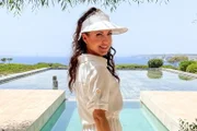 Ding Dong - Zeig mir dein Zuhause Spezial Mallorca Viola Tami am Pool von Doerte Wehmeyer
