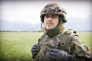 Mission: EAZ
Rapper EAZ muss untendurch im Militär
Staffel 1
Folge 1
Rapper EAZ nimmt an einem Militär-Bootcamp teil.
SRF Mission: EAZ
Rapper EAZ muss untendurch im Militär
Staffel 1
Folge 1
Rapper EAZ nimmt an einem Militär-Bootcamp teil.
SRF