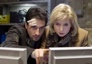 Inga Lürsen (Sabine Postel) und Stedefreund (Oliver Mommsen) entdecken die Zentrale eines konspirativen Überwachungsnetzwerks. Wer hat hier wen im Visier?