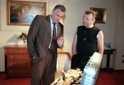 Klaus Wildbolz (Wenzel Hofer), Branko Samarovski (Varga).