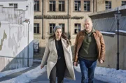 Viola Delbrück (Yvonne Catterfeld) und Burkhard "Butsch" Schulz (Götz Schubert) ermitteln am ehemaligen Kondensatorenwerk.