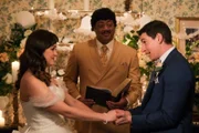 L-R: Erica Goldberg (Hayley Orrantia), Vic (Cedric Yarbrough), Geoff Schwartz (Sam Lerner)