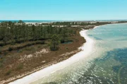 Vor der Küste von Pensacola in Florida erstreckt sich eine Reihe langer, schmaler Sandinseln.