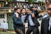 Von links: Schorschi Striebel (Sebastian Edtbauer), Franz Roth (Pablo Sprungala) und Bastian Pfeiffer (Raban Bieling) haben die Hochzeitsfeier gemeinsam vorbereitet. Ein gelungenes Fest!