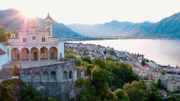 Streifzug durch das Tessin Magadinoebene und Alpe Dötra Die Wallfahrtskirche Madonna del Sasso oberhalb Locarno  Copyright: SRF/Peter Moers