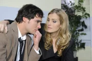 Annett (Tanja Wenzel, r.) ist für Alexander (Paul Grasshoff, l.) da ...