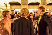 Dodis Bodyguards sind mit dem Presserummel um die Prinzessin von Wales hoffnungslos überfordert. Diana muss mit all ihrer Medienerfahrung erkannt haben, dass der romantische Abend mit Dodi unglücklich verläuft.
