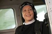 Wöller erfüllt Schwester Hanna (Janina Hartwig) einen möglicherweise letzten Wunsch: Fallschirmspringen.