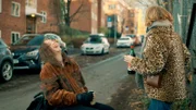 Fanny (Maria Austgulen, li.) trifft ihre alte Schuldfreundin Marianne (Rebekka Jynge).