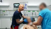 Notfallsanitäter Daniel Zeier (li.)