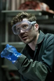 Elias Voit (Zach Gilford)