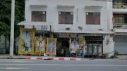 Am Straßenrand werden Porträts des thailändischen Monarchen verkauft, ein Zeichen des allgegenwärtigen Personenkults.