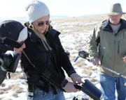 Roswell, NM, USA: James Fox, Erin Ryder und Frank Kimbler suchen an der Absturzstelle nach Metallfragmenten.