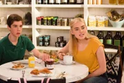 Daniel DiMaggio (Oliver Otto), Meg Donnelly (Taylor Otto).