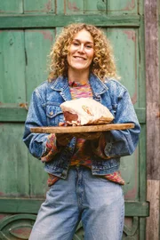 Victoria grillt für das farm to table dinner