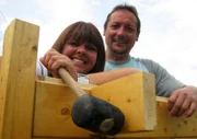 Alte Liebe rostet nicht, das Gartentor schon. Aber das ist bei Ingo und Marion ausnahmsweise gewollt. Trotzdem gibt es Ärger, denn Marion will ein neues altes Fenster für die antike Mauer.