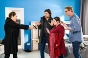 Vanessa (Julia Augustin, 2.v.r.) ist schockiert, als sie, Maximilian (Francisco Medina, 2.v.l.) und Christoph (Lars Korten) von Elena (Lo Rivera) erwischt werden...