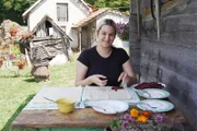 Milica C?vrkic´ backt einen Himbeerstrudel