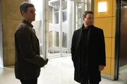 "CSI NY", "1957." Detective Taylor wird mittels Handy das Foto einer Frauenleiche geschickt. Die Art wie der Körper drapiert wurde, erinnert ihn sofort an einen ungeklärten Mordfall aus dem Jahr 1957. Wie sich am Tatort herausstellt, handelt es sich bei dem neuen Opfer um Jessica Drake, eine Laborantin des CSI. Das Team vermutet den Täter in den eigenen Reihen, was die Ermittlungen zusätzlich erschwert.Im Bild (v.li.): Eddie Cahill (Det. Don Flack), Gary Sinise (Det. Mac Taylor).
