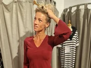 Kandidatin Mandy. Motto in Nürnberg: Gut geschnitten - Kreiere einen raffinierten Look rund um dein neues Teil mit Ausschnitt!