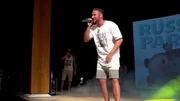 Sascha singt ein zweideutiges Lied beim Camping-Singwettbewerb. Wie reagieren die anderen?