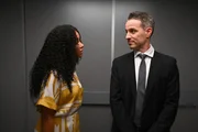 Imani (Féréba Koné) bringt Kilian (Marc Dumitru) ungewollt auf eine Idee, wie er sie für sich gewinnt.
