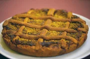 Kuchen mit Girgentana-Ziegenricotta, Zimt und Pistazien