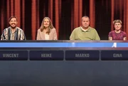 ARD GEFRAGT - GEJAGT FOLGE 886, "Alexander Bommes präsentiert beliebtes Quizformat", am Donnerstag (07.08.25) um 18:00 Uhr im ERSTEN. Aufzeichnung zum ARD-Quiz „Gefragt-Gejagt“  Die Kandidaten (v.l.n.r. am Panel): Vincent Wener, Heike Horst, Marko Kuhn, Gina Rennett.