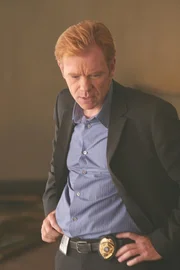 Lt. Horatio Caine (David Caruso) hat zwei der drei Bankräuber gestellt -wenn auch tot. Jetzt muss er noch den letzten finden...  +++ Lt. Horatio Caine (David Caruso) hat zwei der drei Bankräuber gestellt -wenn auch tot. Jetzt muss er noch den letzten finden...  +++