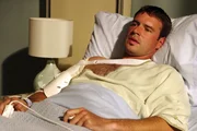 Im Krankenhaus stellt man fest, dass der berühmte Baseballspieler Hank Wiggen (Scott Foley) unter massivem Knochenschwund leidet und seine Nieren nur noch sehr schlecht funktionieren.