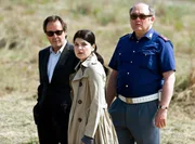 Die Journalistin Rani Vega (Jasmin Tabatabai) unterstützt Brunetti (Uwe Kockisch, li.) und Sergente Vianello (Karl Fischer) bei der Aufklärung eines schwierigen Falles. Die Journalistin Rani Vega (Jasmin Tabatabai) unterstützt Brunetti (Uwe Kockisch, li.) und Sergente Vianello (Karl Fischer) bei der Aufklärung eines schwierigen Falles.