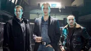 Chris (Gedeon Burkhard, li.) und Semir (Erdogan Atalay, re.) befragen Weiss (Tom Wlaschiha) über den Jeep.