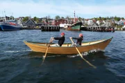 Kanadas deutsche Küste Lunenburg in Nova Scotia Wo das Land auf das Meer trifft: Danette Eden und Willie Wilson rudern.