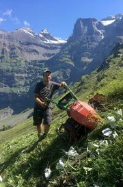 Sepp Herger junior mäht schon lange nicht mehr von Hand.