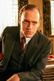 David Hunter (Elliot Cowan).