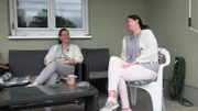 Beate (re.) könnte durch Ela endlich einen Job bekommen.