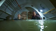 Wird es Sam (LL Cool J, r.) und Callen (Chris O'Donnell, l.) gelingen, das U-Boot verlassen zu können, bevor es von einem Torpedo der Navy zerstört wird?