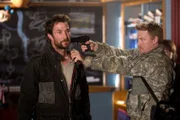 Als Tom (Noah Wyle, l.) die Kompetenz von Weaver in Frage stellt, lernt er ihn und Danner (Diego Klattenhoff, r.) richtig kennen ...