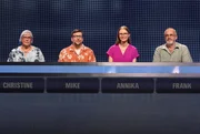 ARD GEFRAGT - GEJAGT FOLGE 898, "Alexander Bommes präsentiert beliebtes Quizformat", am Montag (25.08.25) um 18:00 Uhr im ERSTEN. Aufzeichnung zum ARD-Quiz „Gefragt-Gejagt“  Die Kandidaten (v.l.n.r. am Panel): Christine Kruse, Mika Madey, Annika Öynhausen, Frank Trodtfeld.