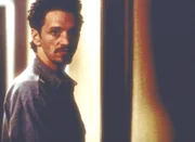 Der junge Schriftsteller Phillip Padgett (John Hawkes), Mulders neuer Nachbar, ist schon bald der Hauptverdächtige in einer Mordserie.