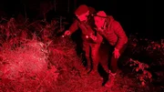 Biologe Otto sucht mit Pia den nachtaktiven Badischen Riesenregenwurm (Otto Ehrmann).