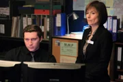 DC Kevin Lumb (Ben Batt, l.); DCI Gill Murray (Amelia Bullmore, r.)