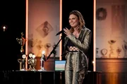 Ebenfalls auftreten wird Elena Wolff, Schauspielerin und Newcomerin aus Österreich. Sie liefert einen schonungslosen Einblick in das Leben einer halbdeutschen Ex-Tirolerin in der Blüte ihrer Jugend, die eine gelungene Mischung aus Street-Credibility und rustikal-pittoreskem Alpen-Charme beweist.