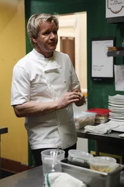 Gordon Ramsay wird nach California ins Kingston Café gerufen, denn deren Besitzer haben Angst, dass sie ihr Lebenswerk verlieren ...