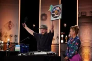 Mit David Scheid tritt der DJ unter den Kabarettisten auf die Bühne und liefert Kleinkunst mit höchstem Swag-Faktor.