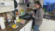 Tauschmutter Sylvia beim Kochen