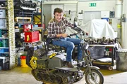 Richard Hammond auf dem Offroad-Mobilitätsroller.