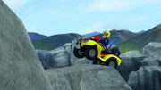 Feuerwehrmann Sam eilt mit seinem Quad zu Hilfe.