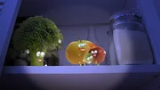 Wohlbehalten kommt der kleine Apfel wieder bei seinen Eltern in der Speisekammer an.
